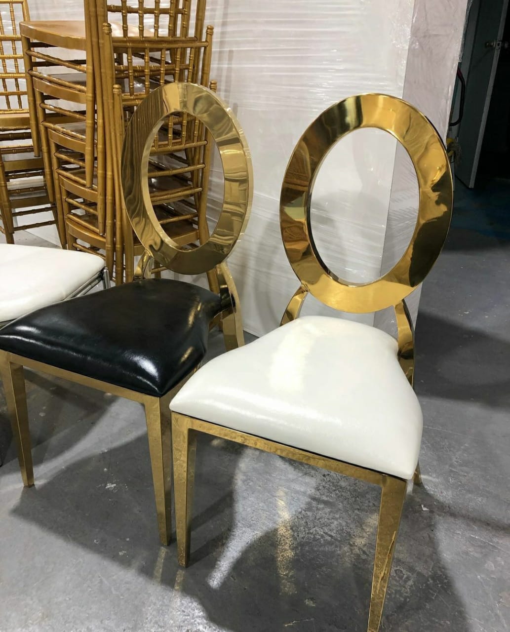 17b54d_7b4bbf7fab1e4397a0a6082abe017b4bmv2.jpg Changable Seat cover Dior Chair - Image 1